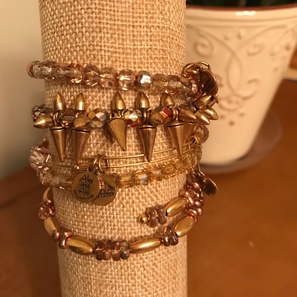 Beautiful Rose Gold Alexi & Ani 6 Bracelet Set 💞